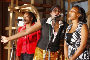 01_YoungWomenSinging