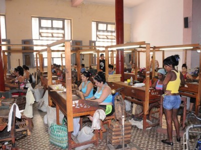 26-Women-and-Work-Women-in-Tabaco-Factory-1024x680